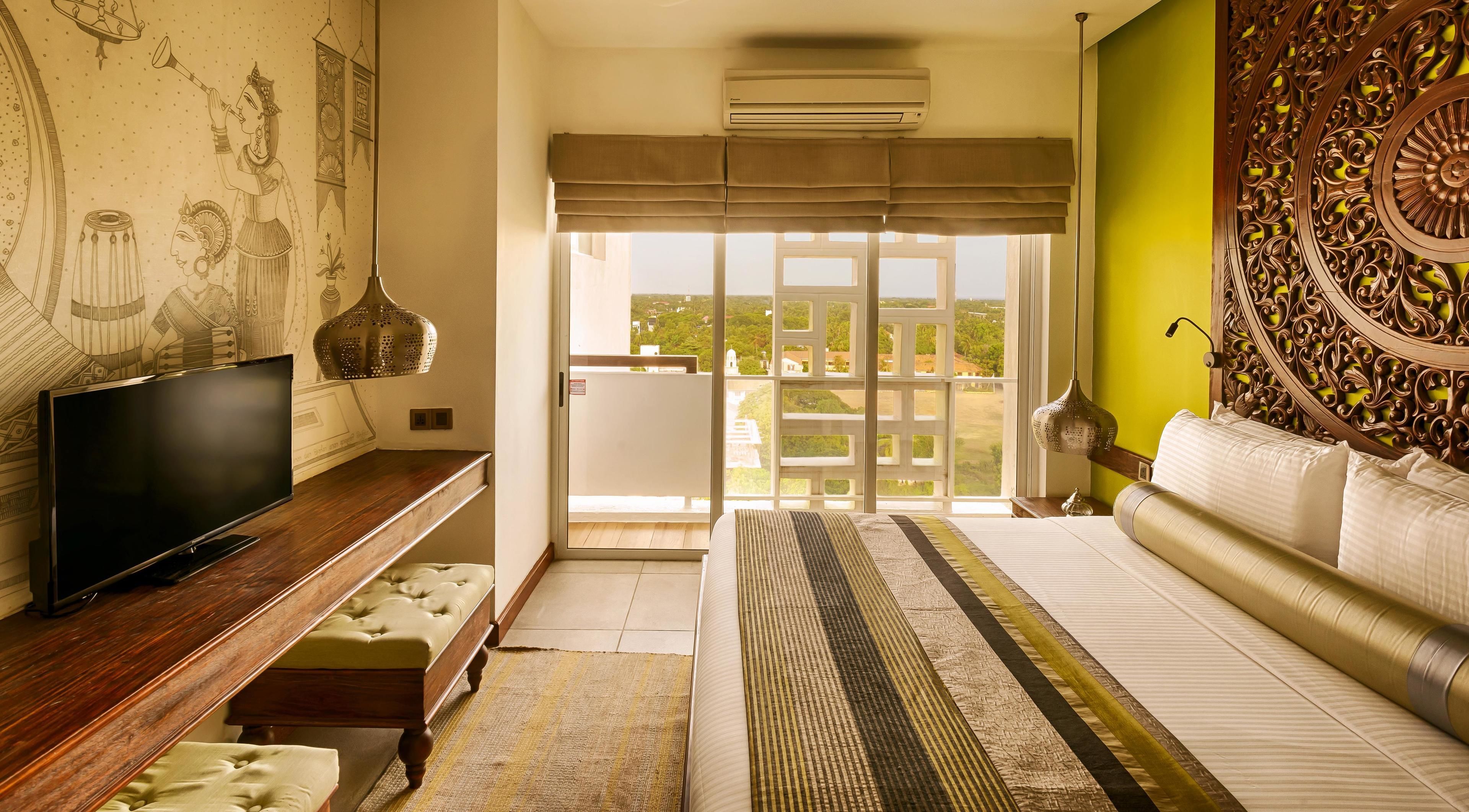 deluxe room | 1 bedroom, minibar, in-room safe, desk