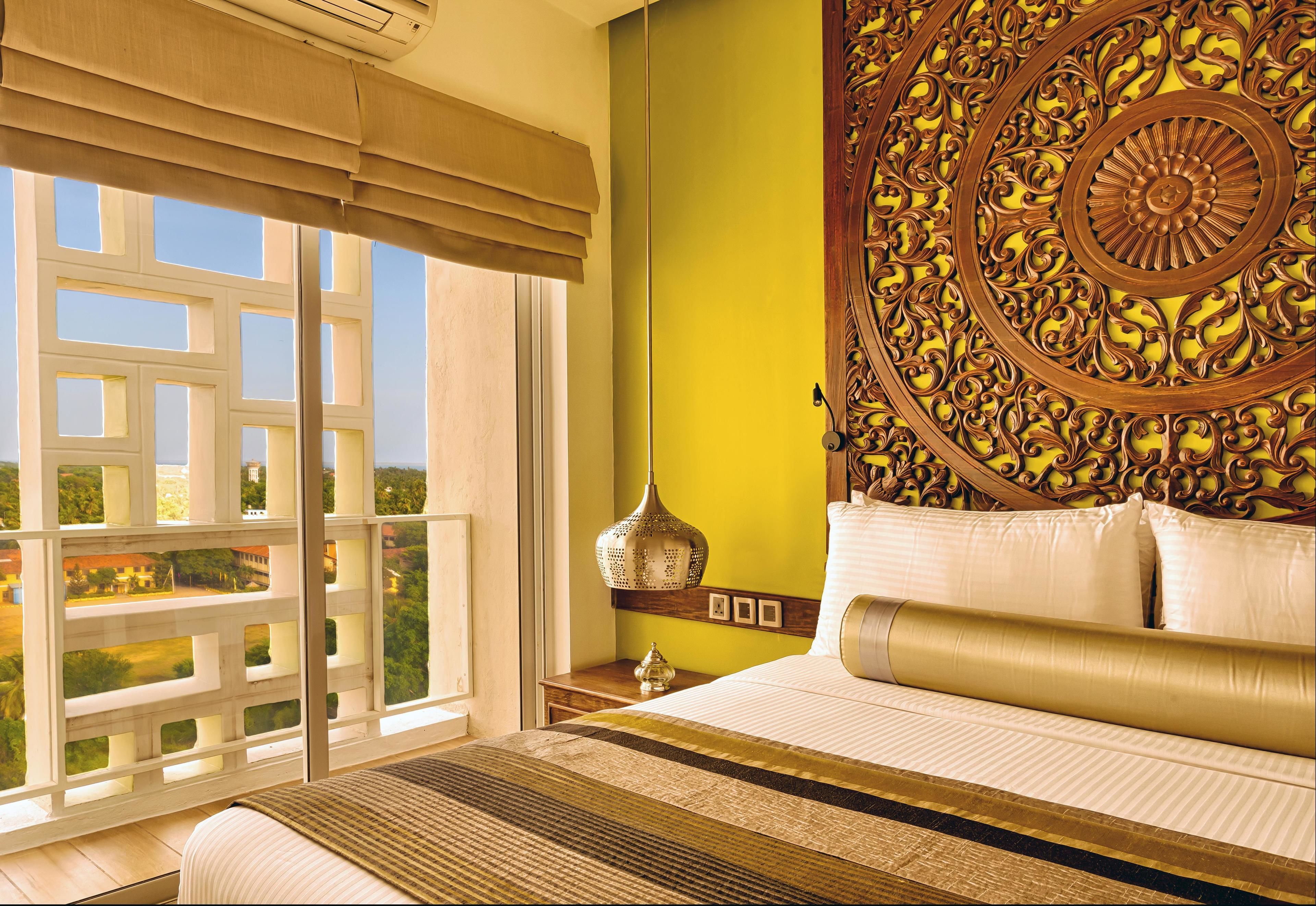 deluxe room | 1 bedroom, minibar, in-room safe, desk