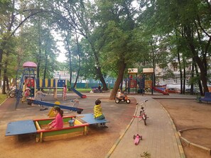 Tempat bermain anak - outdoor