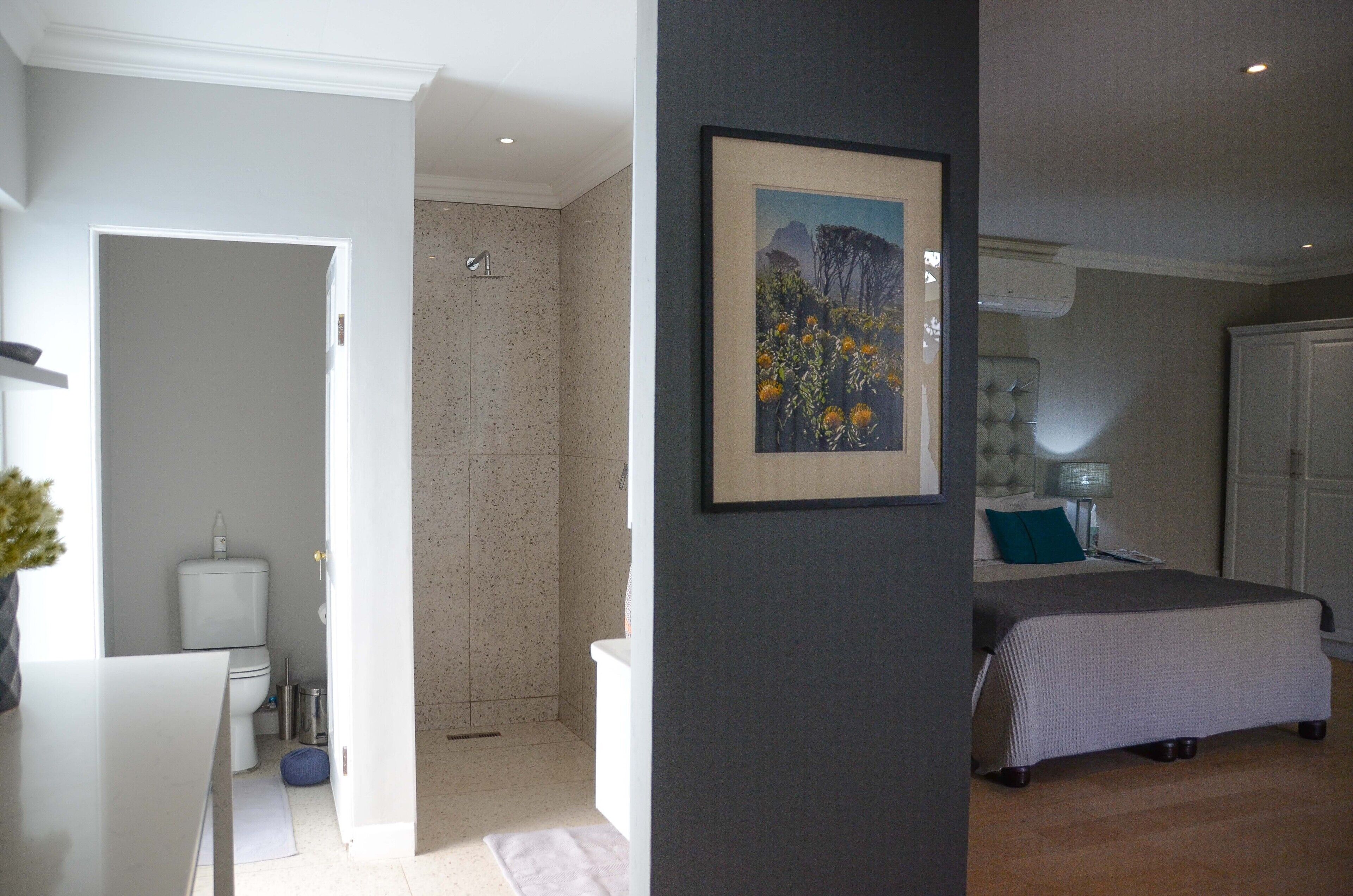 Luxury River unit 5 | Bathroom | Free toiletries, hair dryer, towels, soap