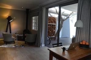 Room (5) | Living area - In Abundance Guest House (Montagu)