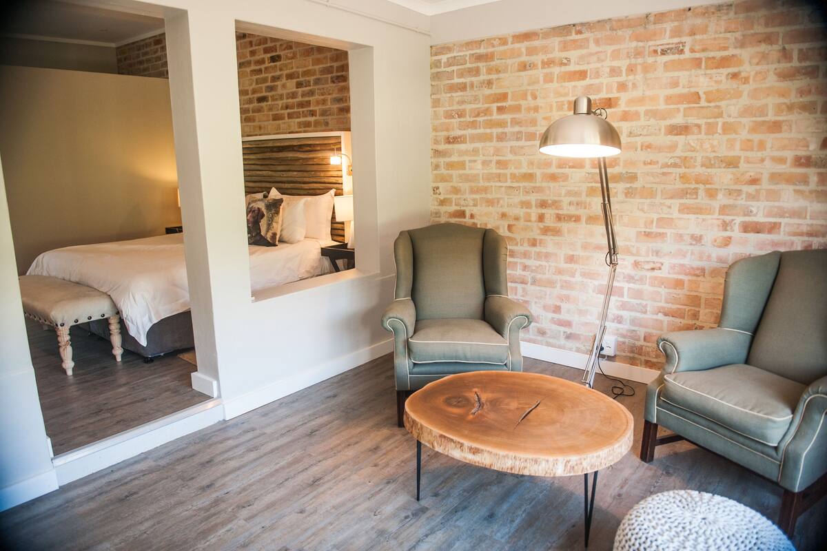 Dairy Suite | Minibar, in-room safe, blackout drapes, WiFi (free)
