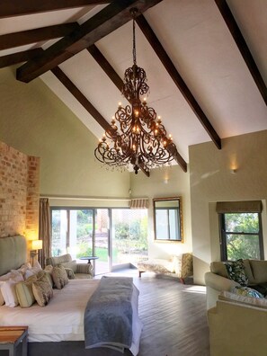 Minibar, coffres-forts dans les chambres, décoration personnalisée