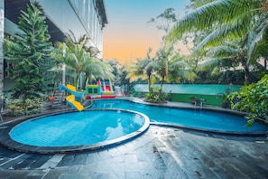 Outdoor pool - Grand Tjokro Balikpapan (Balikpapan)