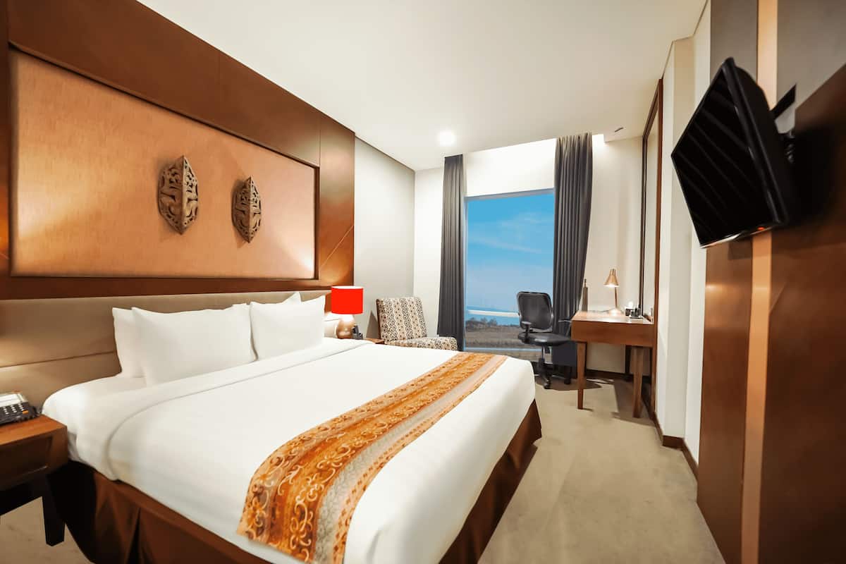 superior single room | minibar, in-room safe, desk, iron/ironing board