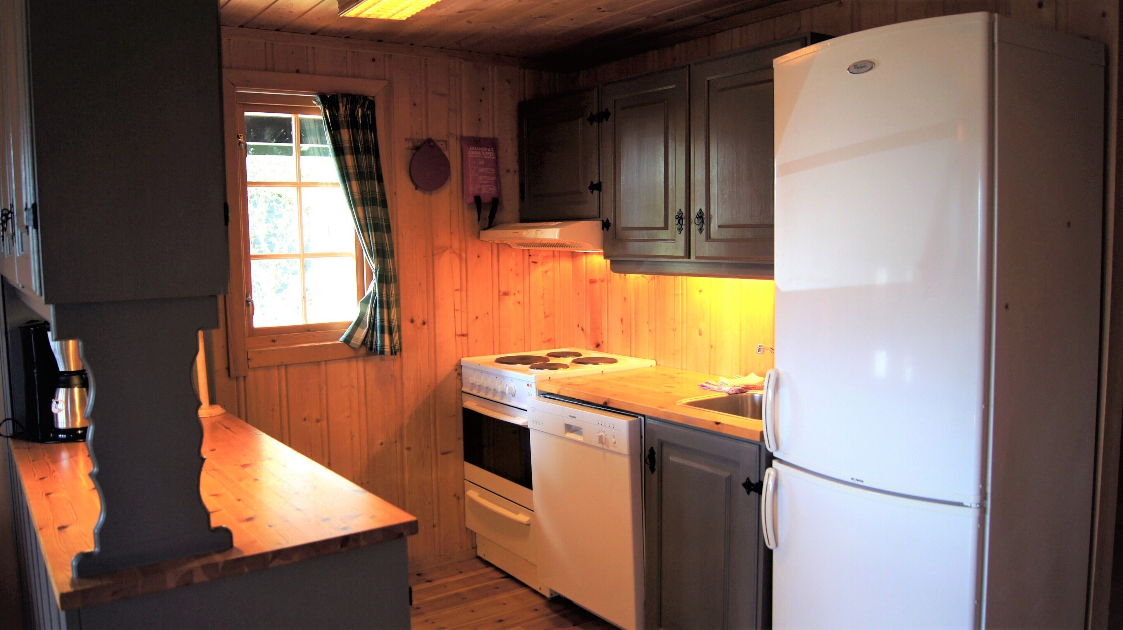 cabin, 4 bedrooms, jetted tub (towel, bed linen & cleaning not incl) | private kitchen