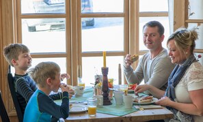 Desayuno buffet (NOK 150 por persona) 