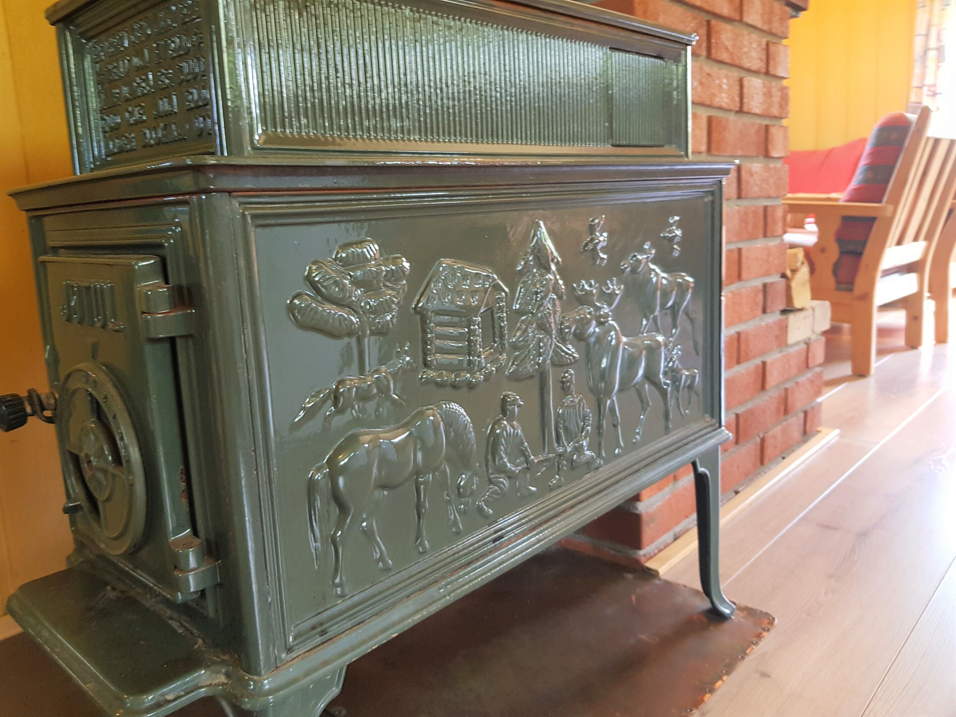 cabin, 4 bedrooms, jetted tub (towel, bed linen & cleaning not incl) | living area | flat-screen tv