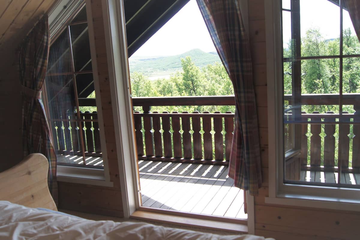 cabin, 6 bedrooms, jetted tub (towel, bed linen & cleaning not incl) | terrace/patio