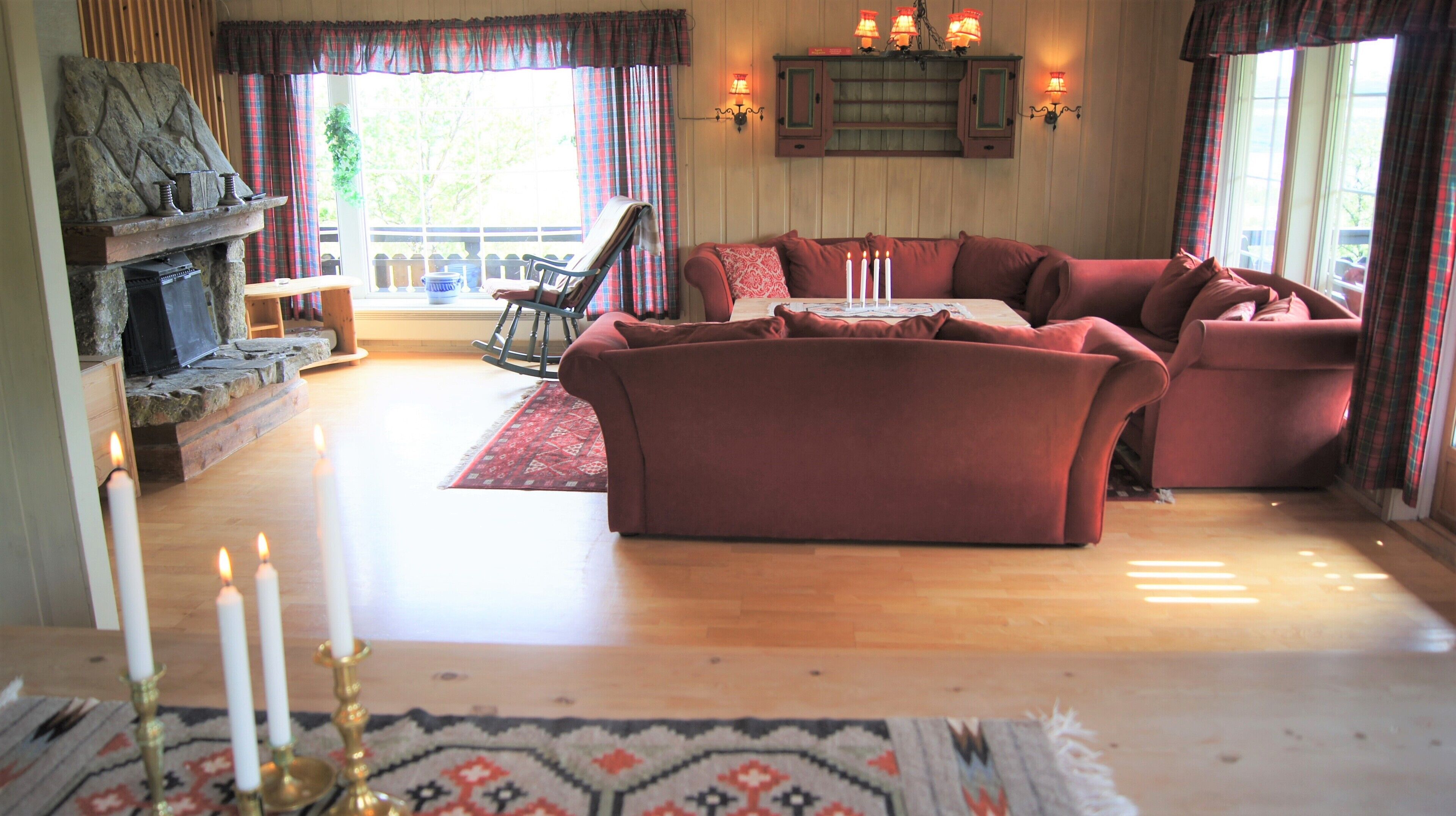 Stuga - 6 sovrum - bubbelbad (Towel, bed linen & cleaning not incl) | Vardagsrum | Platt-tv