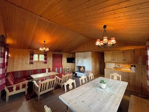 Cabin, 4 Bedrooms, Jetted Tub (Towel, bed linen & cleaning not incl) | Living area
