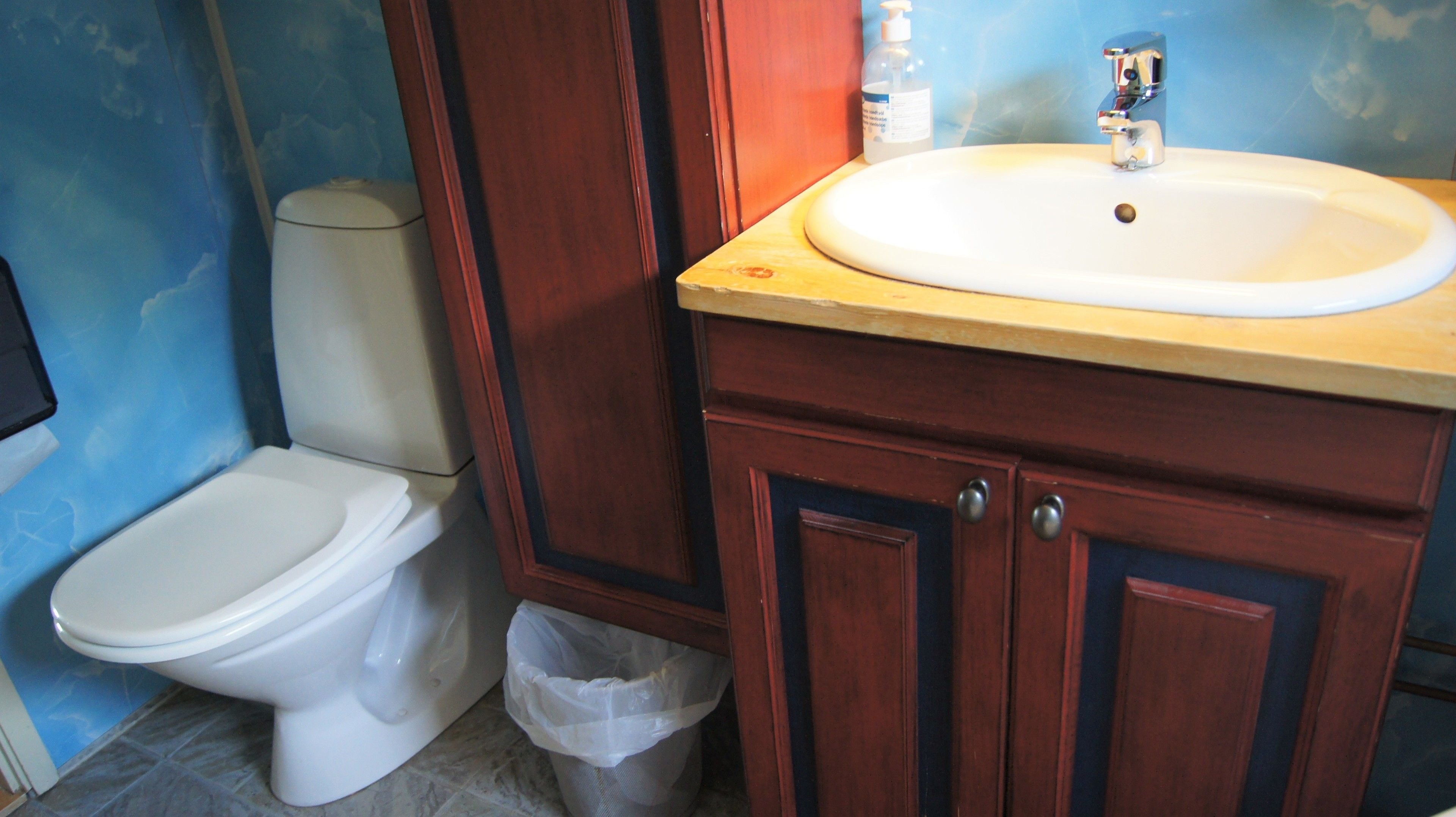 cabin, 6 bedrooms, jetted tub (towel, bed linen & cleaning not incl) | bathroom | shower, heated floors