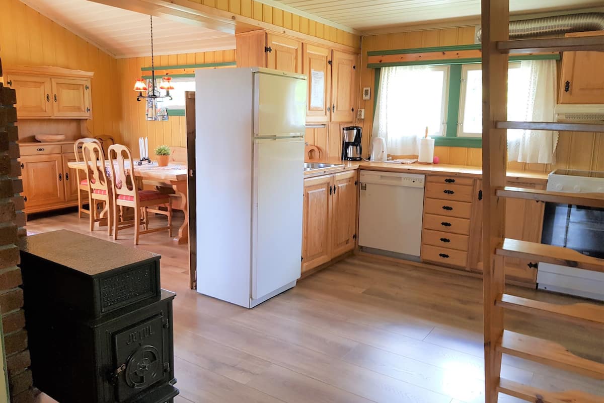 cabin, 4 bedrooms, jetted tub (towel, bed linen & cleaning not incl) | private kitchen