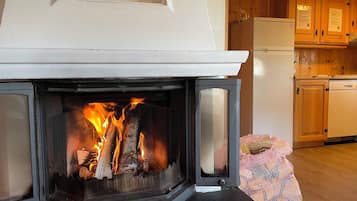 Cabin, 4 Bedrooms, Jetted Tub (Towel, bed linen & cleaning not incl) | Living area | Flat-screen TV