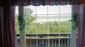 Cabaña, 6 habitaciones, bañera de hidromasaje (Towel, bed linen & cleaning not incl) | Zona de estar | Una televisión de pantalla plana