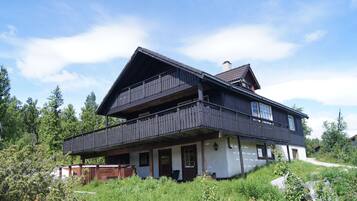 Ferienhütte, 6 Schlafzimmer, Whirlpool (Towel, bed linen & cleaning not incl) | Terrasse/Patio