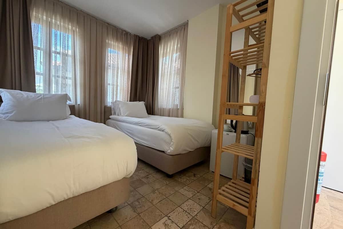 Economy Twin Room | In-room safe, soundproofing, free WiFi, bed sheets