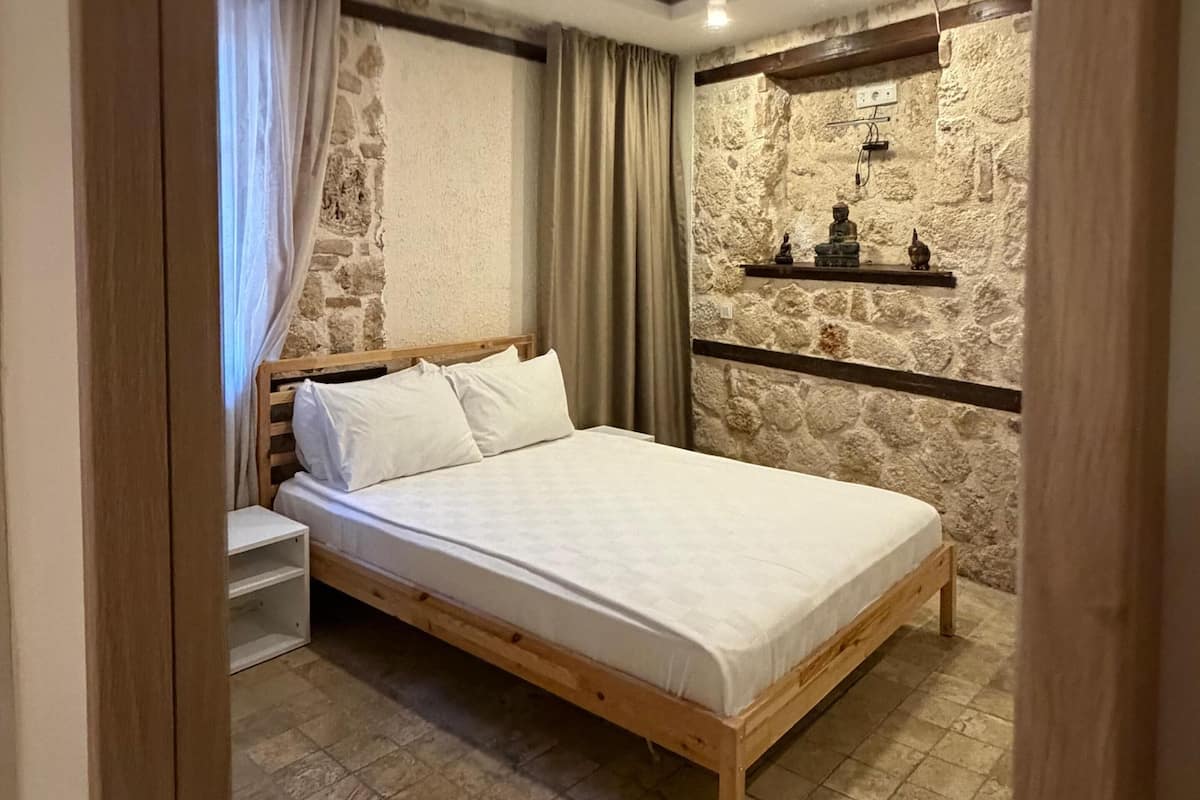 Chambre Ă©conomique | Minibar, coffre-fort, systĂšme dâinsonorisation, accĂšs au Wi-Fi (inclus)