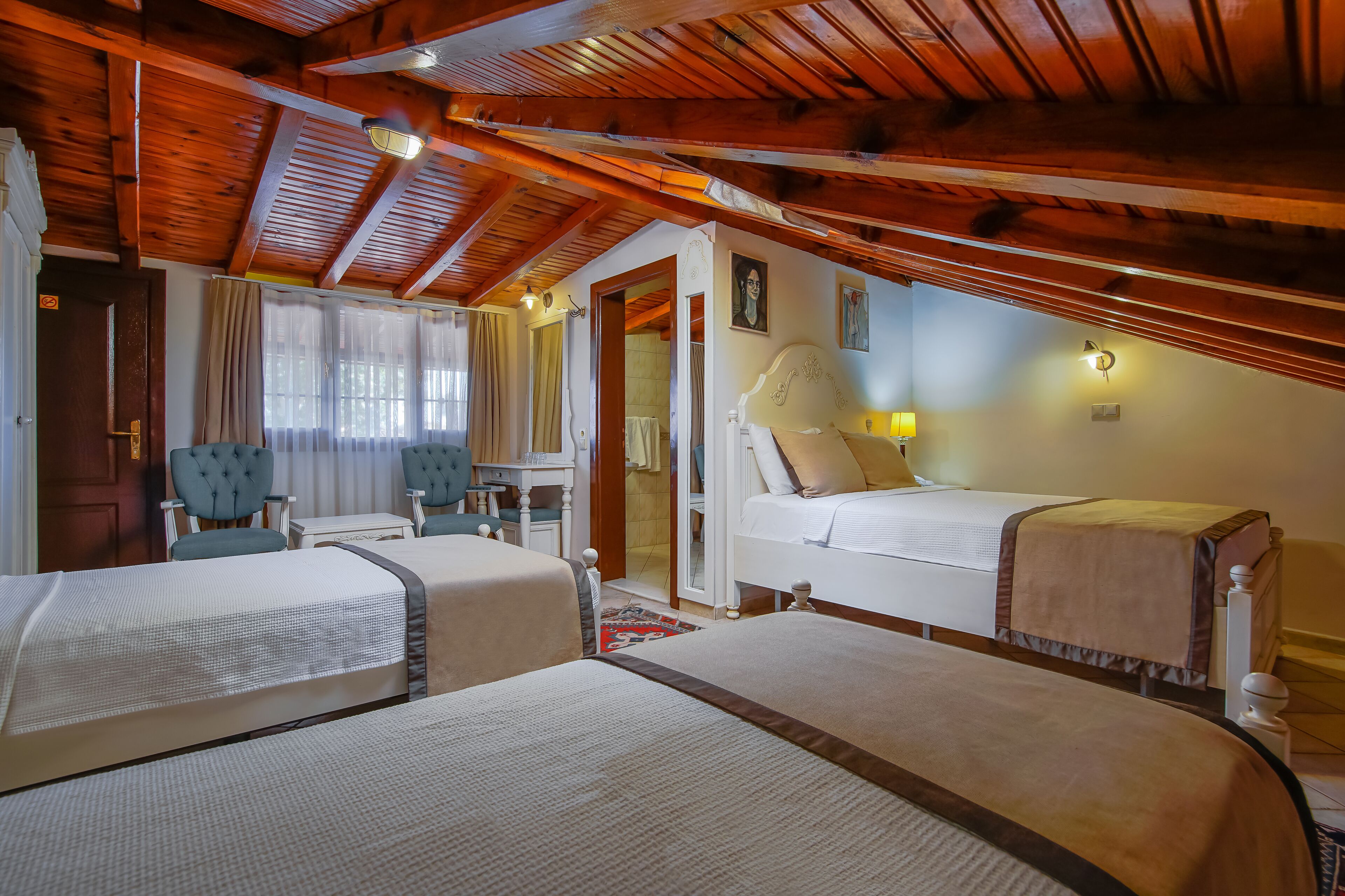 family triple room | 1 bedroom, in-room safe, desk, soundproofing