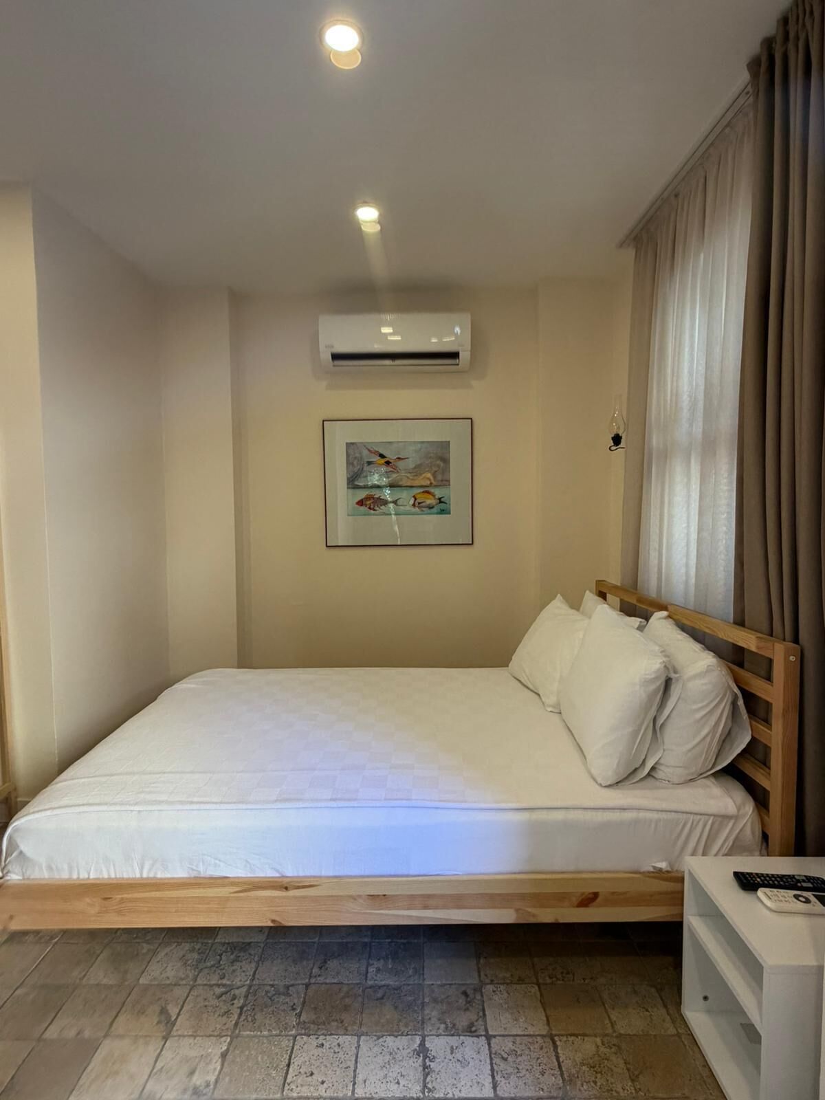 Chambre économique | Minibar, coffre-fort, système d’insonorisation, accès au Wi-Fi (inclus)