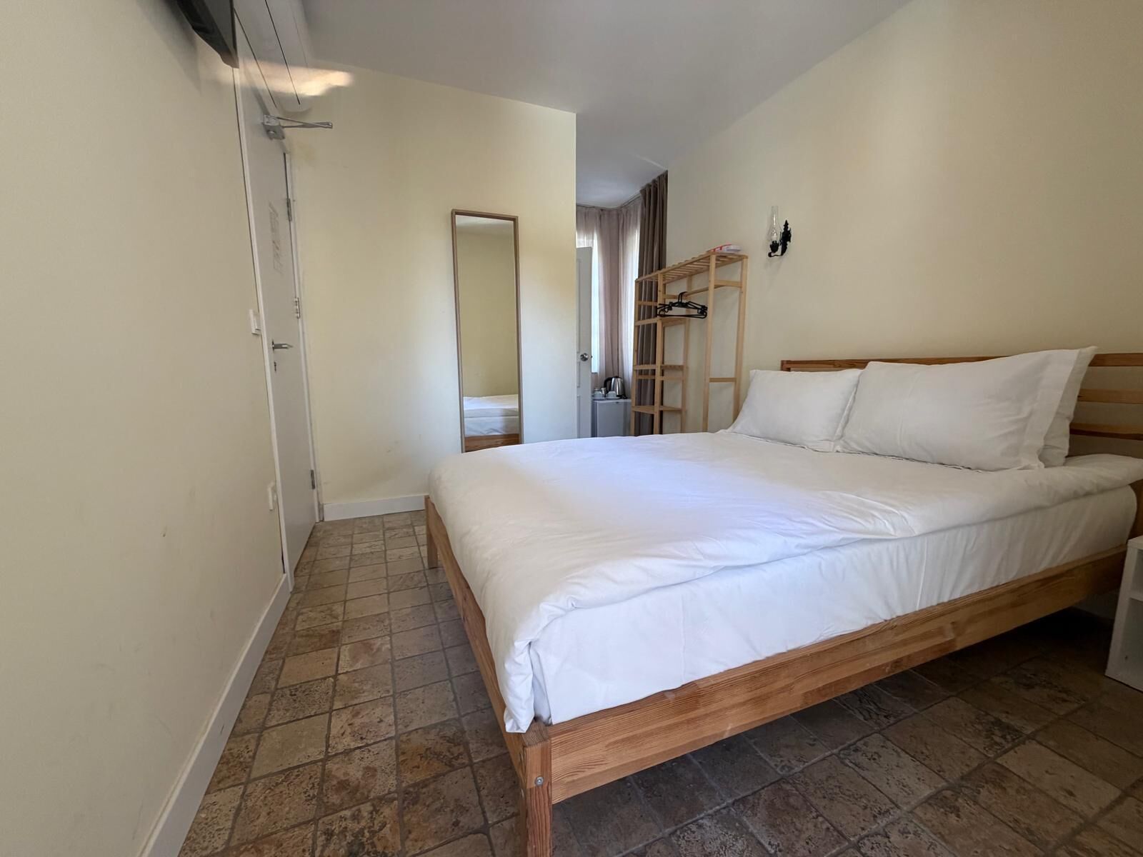 Economy kamer | Een kluis op de kamer, geluiddichte muren, gratis wifi, beddengoed