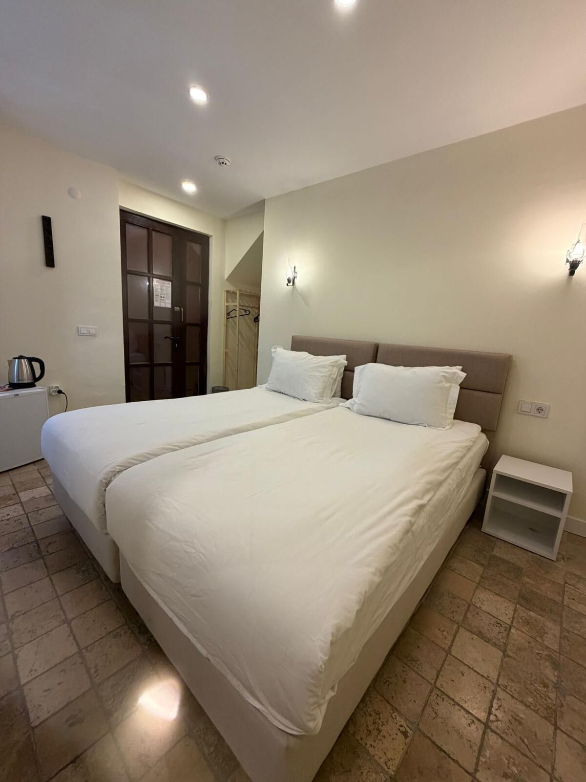 Chambre économique avec lits jumeaux | Minibar, coffre-fort, système d’insonorisation, accès au Wi-Fi (inclus)