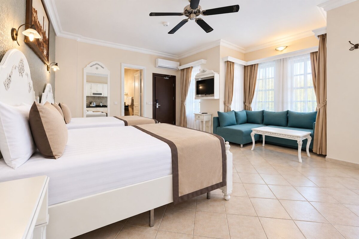 Executive Studio Suite, Courtyard Area (Double) | Minibar, in-room safe, soundproofing, WiFi (free)