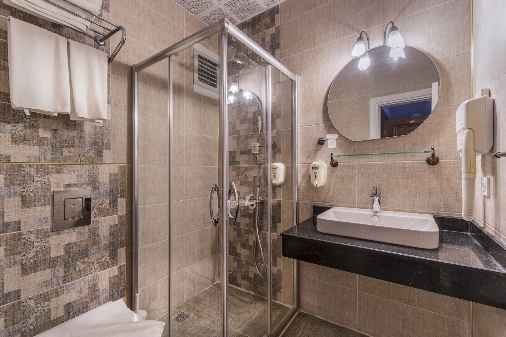 standard room | bathroom | shower, rainfall showerhead, free toiletries, hair dryer