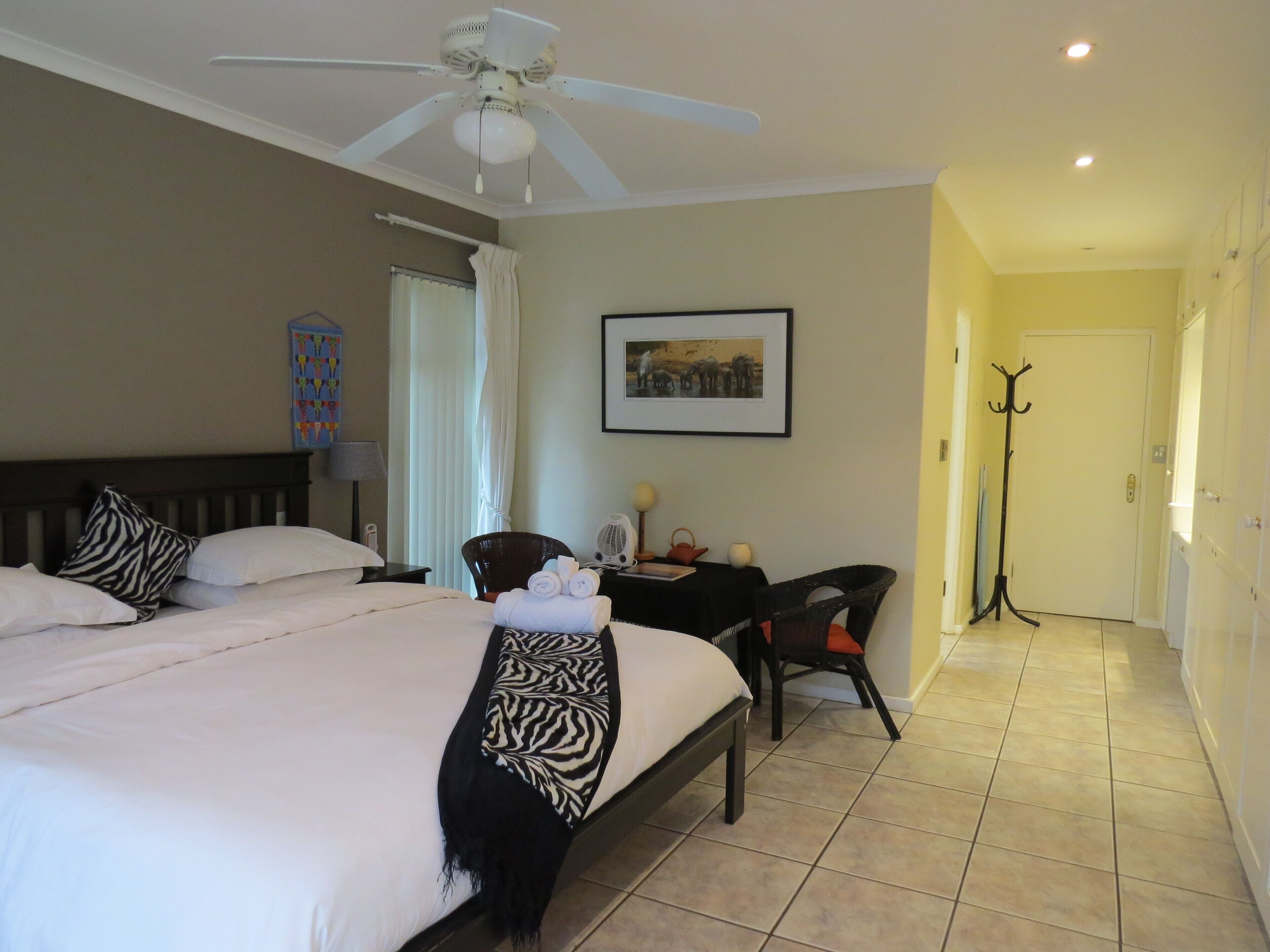 Elephant King Room | 房內夾萬、熨斗/熨衫板、免費 Wi-Fi、床單