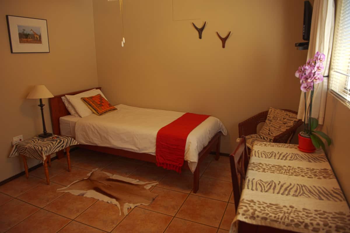 Lion Cottage | 1 bedroom, in-room safe, iron/ironing board, free WiFi