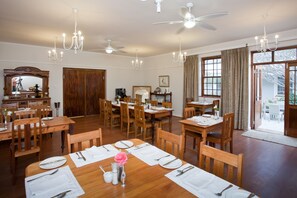Free daily cooked-to-order breakfast - The Queen of Calitzdorp (Calitzdorp)
