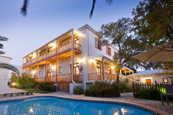 Outdoor pool, sun loungers - The Queen of Calitzdorp (Calitzdorp)