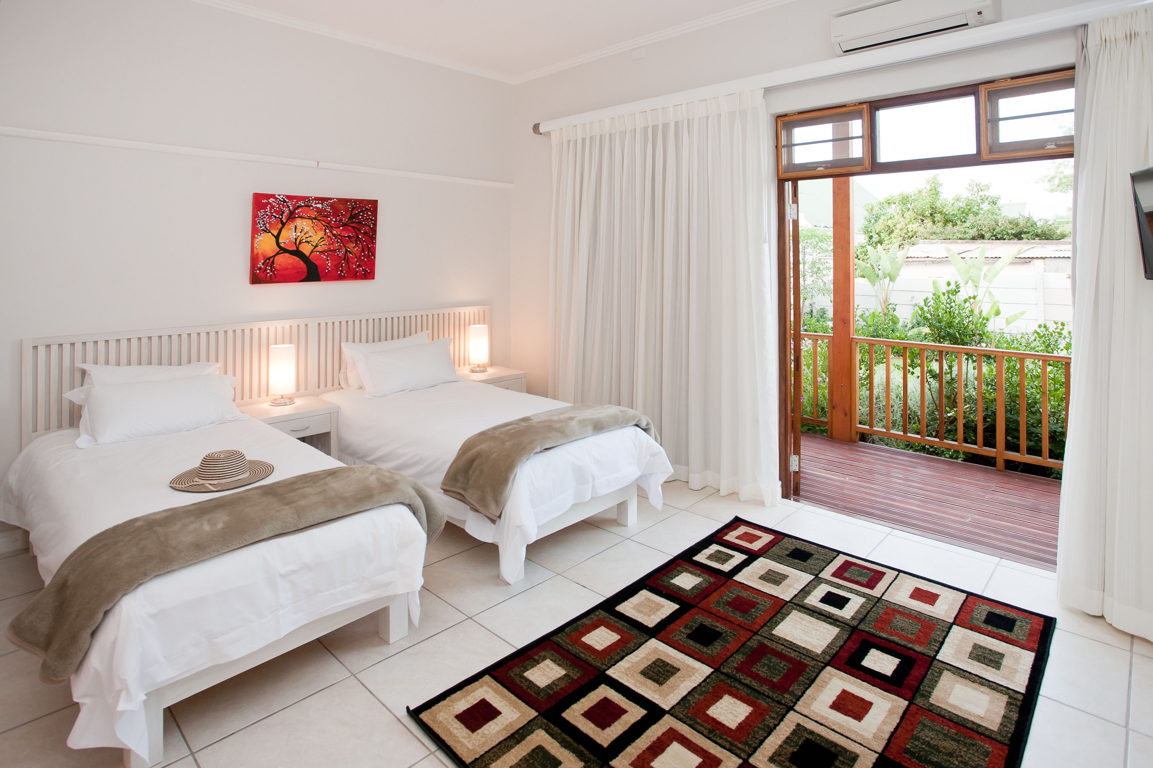 Exclusieve Twin kamer | Luxe beddengoed, een kluis op de kamer, individueel gedecoreerd