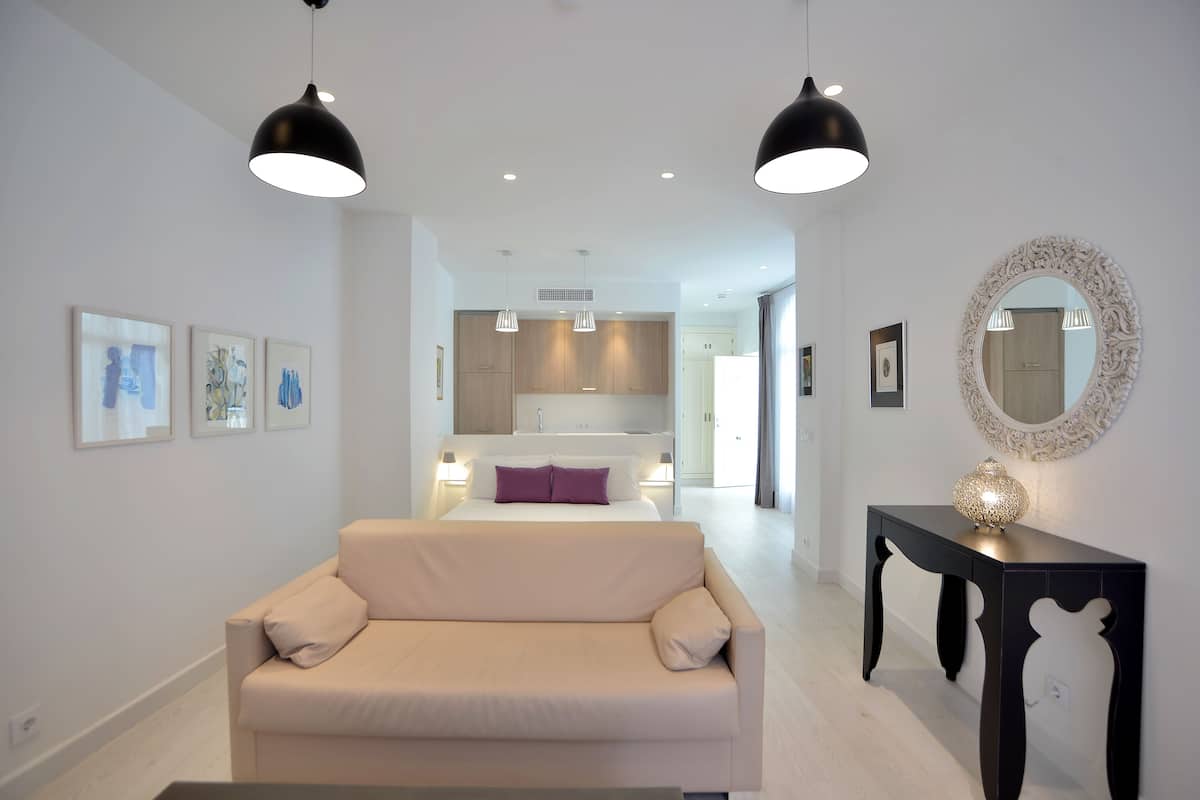 Estudio | Cortinas blackout, insonorización, wifi gratis y ropa de cama