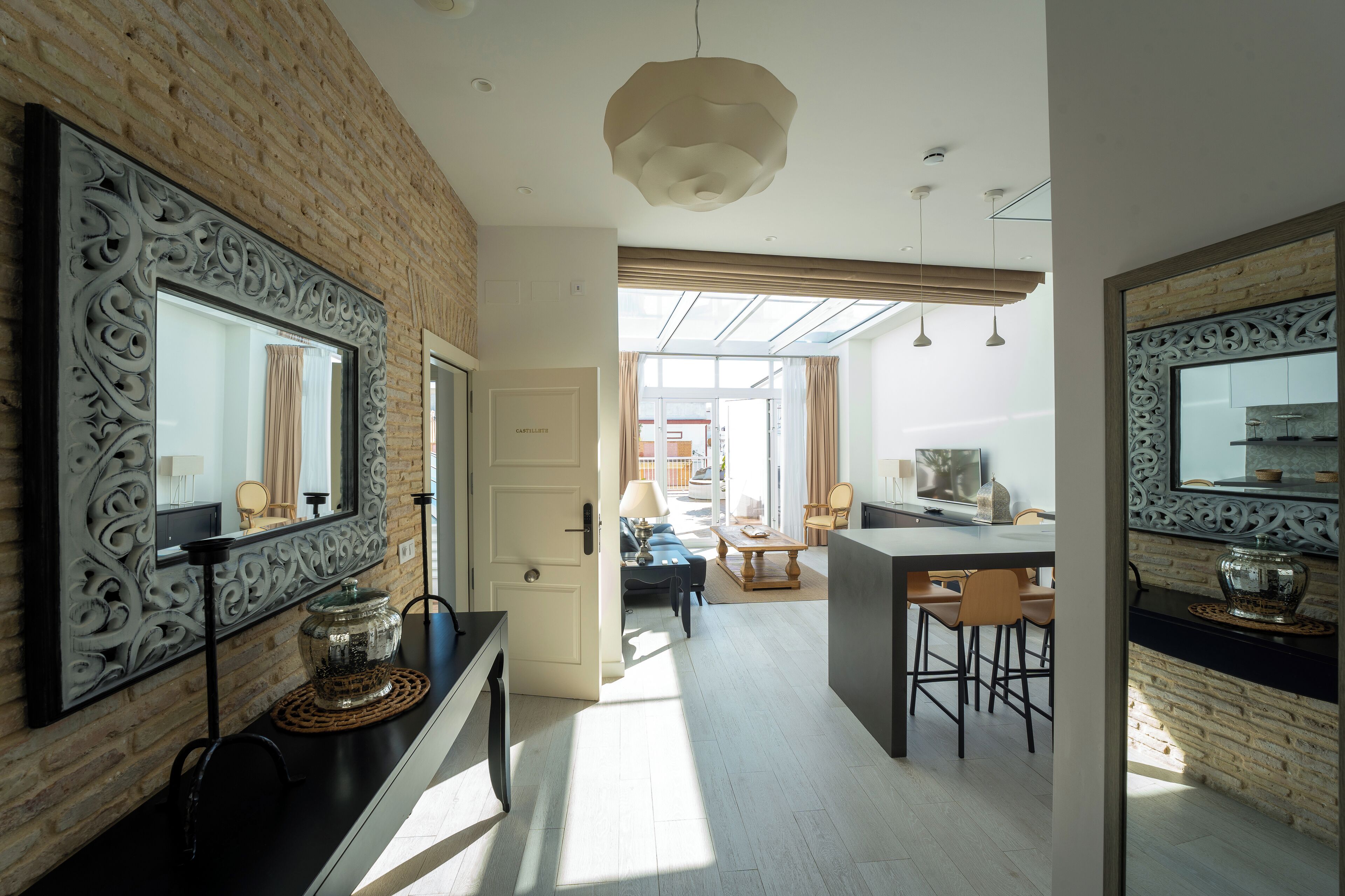 Deluxe penthouse | Verduisterende gordijnen, geluiddichte muren, gratis wifi, beddengoed