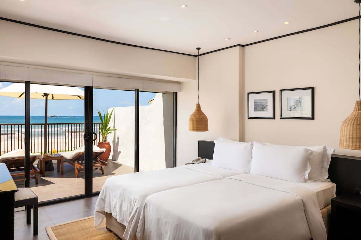 Premier Balcony Sea View | Minibar, in-room safe, desk, WiFi (free)