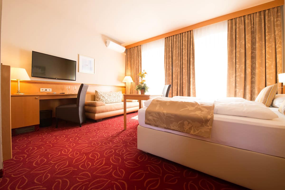 Comfort Double Room (A/C) | Minibar, in-room safe, desk, cribs/infant beds