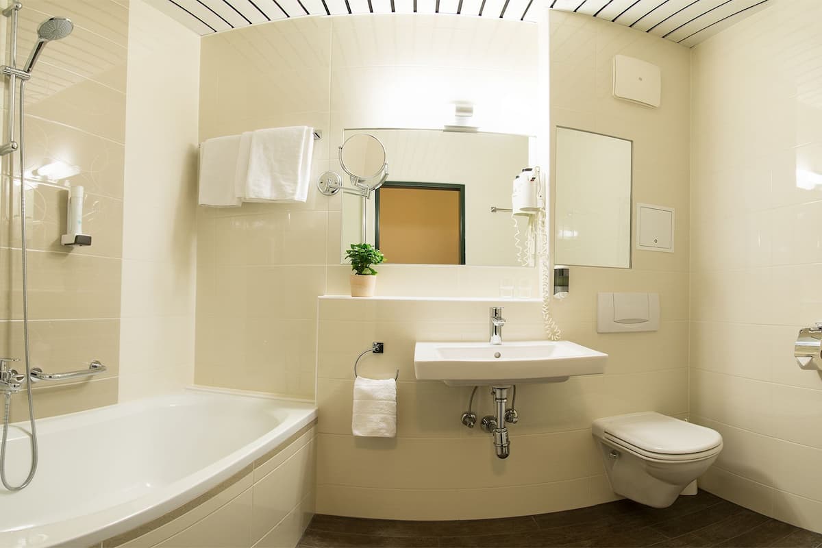 comfort double room (a/c) | bathroom | free toiletries, hair dryer, towels
