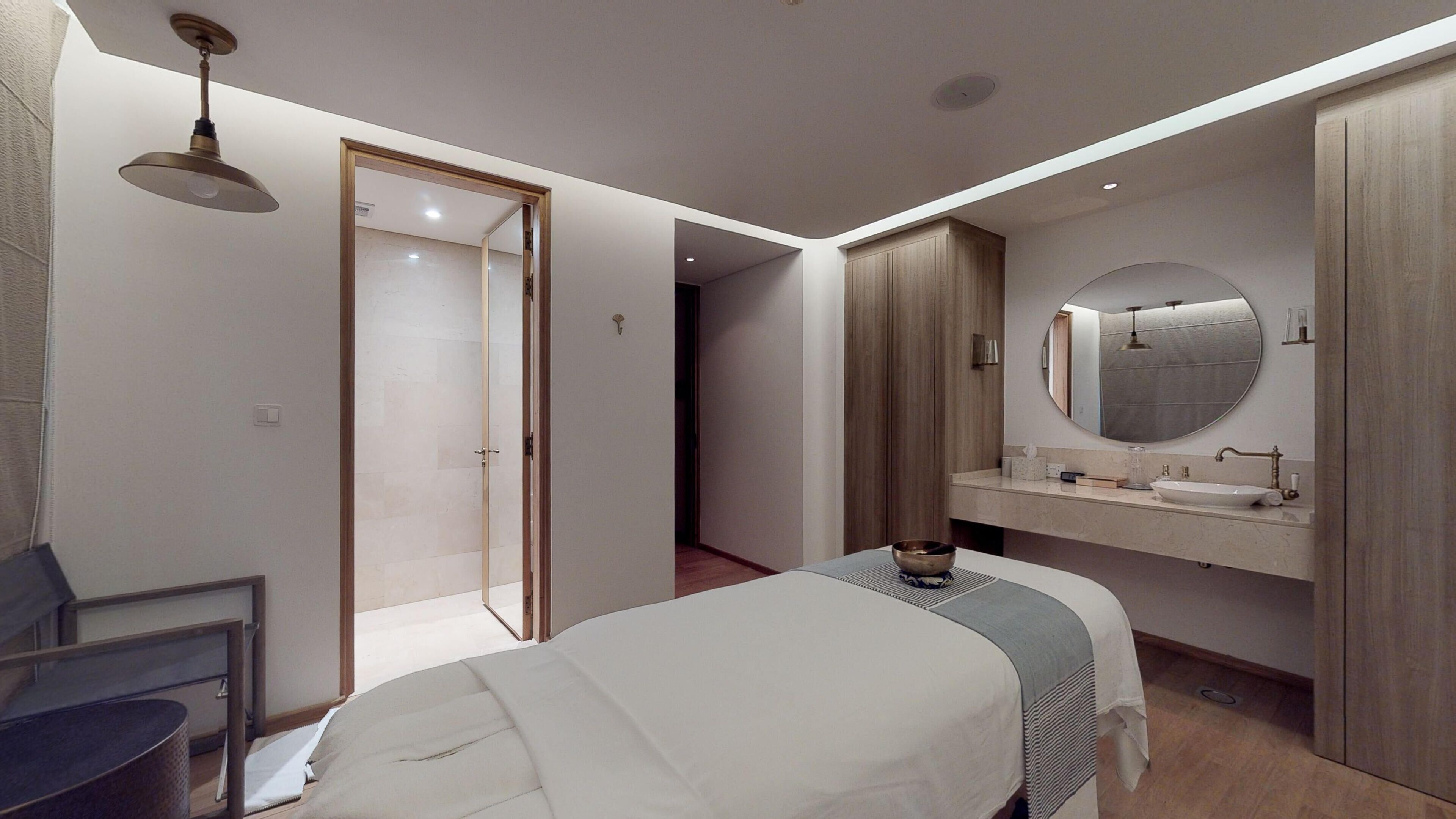 Couples treatment rooms, sauna, steam room, body treatments