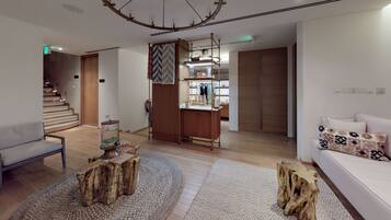 Couples treatment room(s), sauna, steam room, body treatments