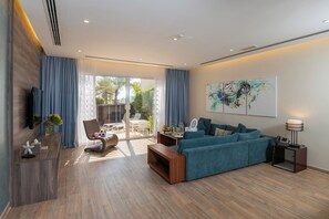 Villa, 2 slaapkamers, privézwembad, uitzicht op zee | Woonkamer | Een 42-inch lcd-televisie met kabelzenders, televisie en betaalfilms