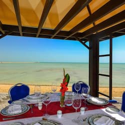 2 restaurants, international cuisine