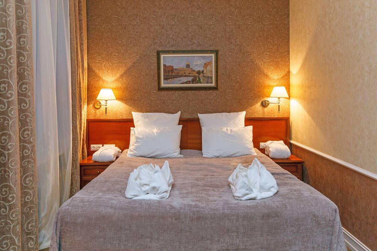 Standard Double or Twin Room | Free minibar items, in-room safe, desk, blackout curtains