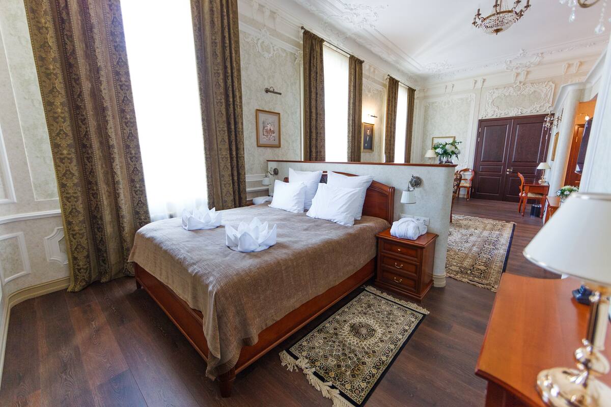 Suite | Free minibar items, in-room safe, desk, blackout curtains