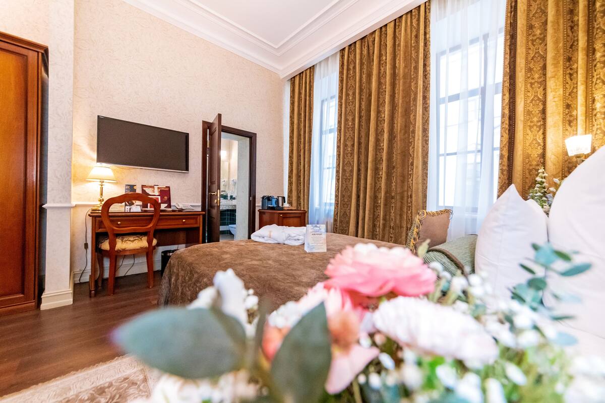 Standard Single Room | Free minibar items, in-room safe, desk, blackout curtains