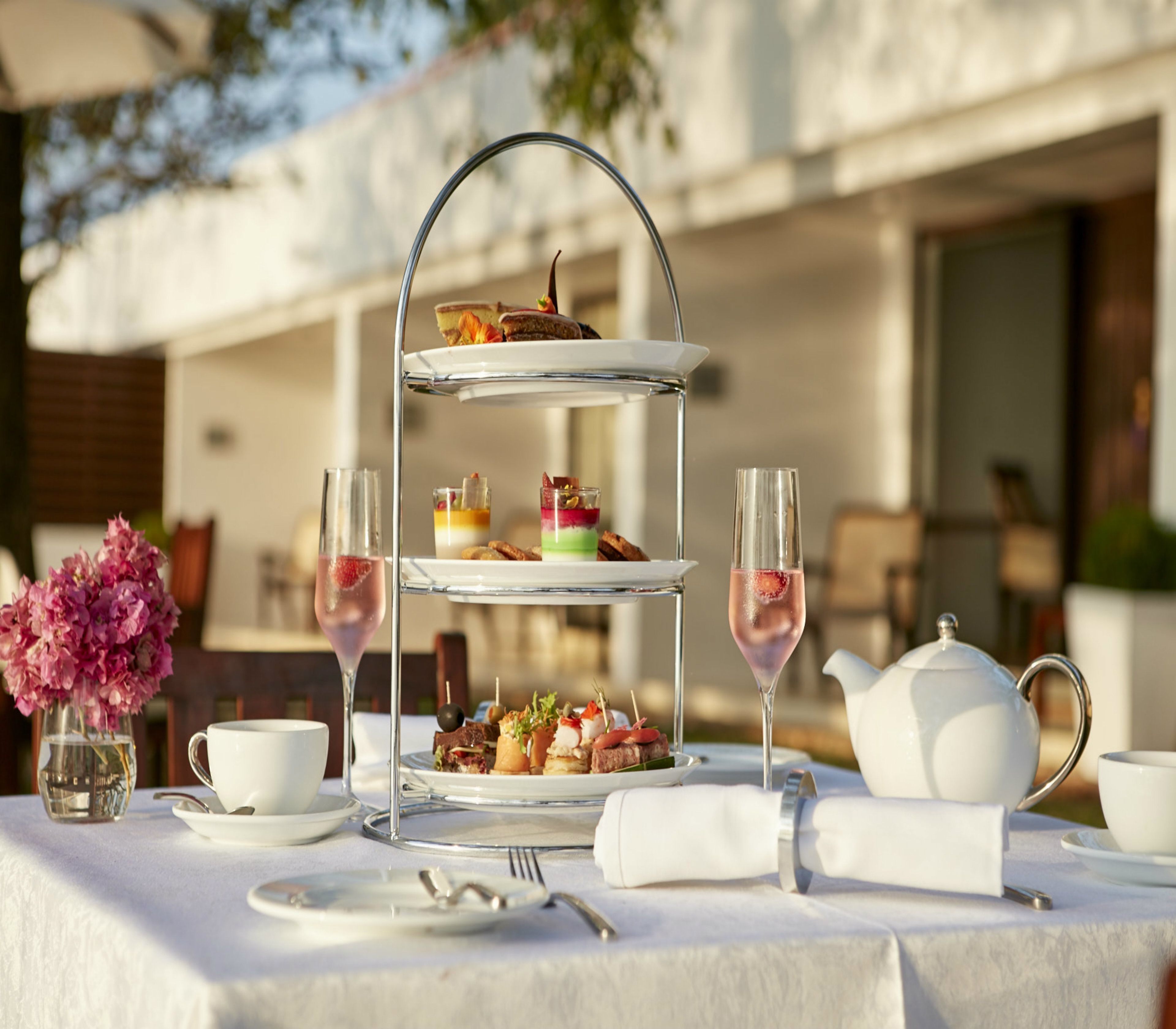 breakfast, lunch, dinner served; international cuisine