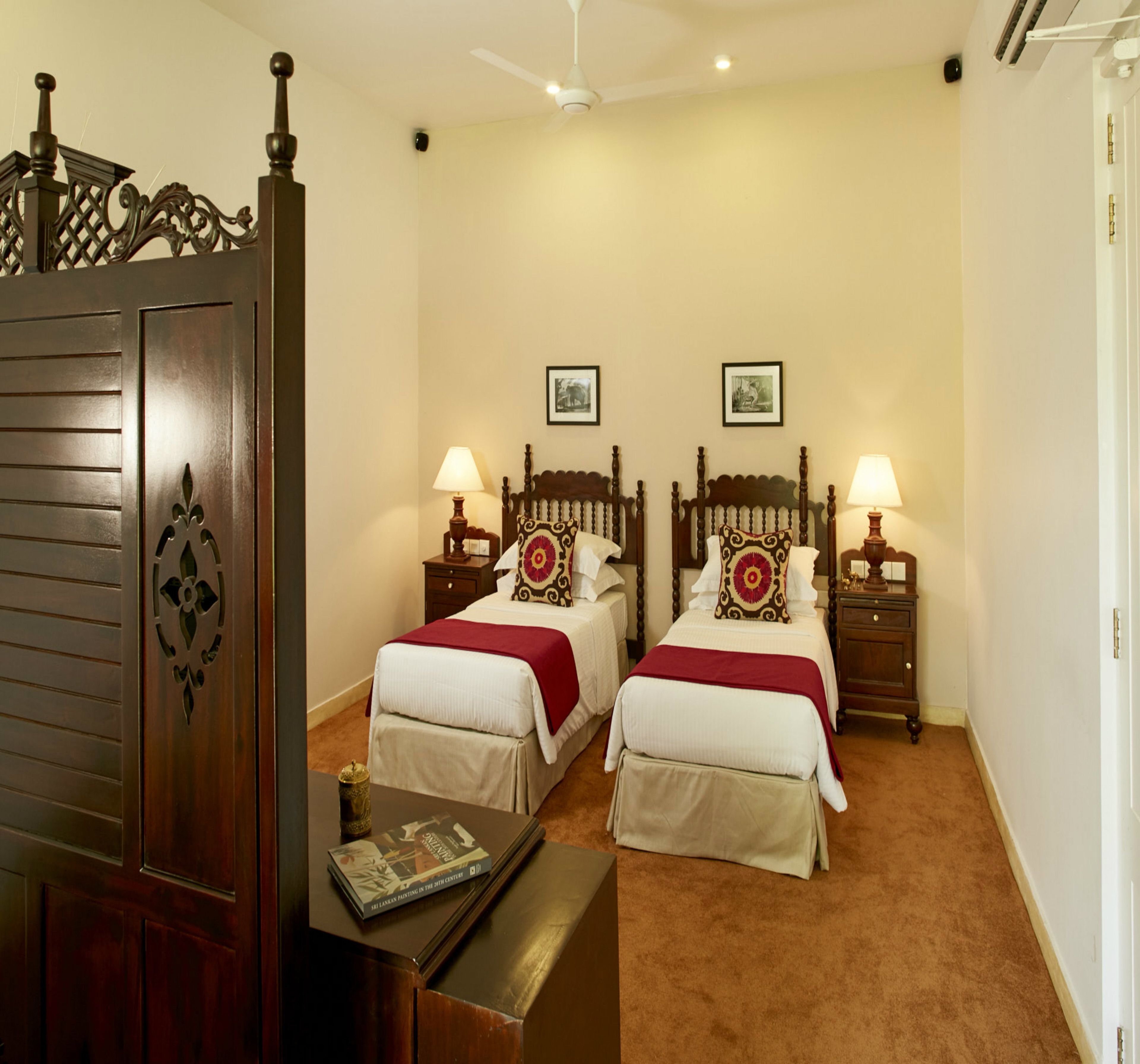 standard room | minibar, in-room safe, individually decorated, individually furnished