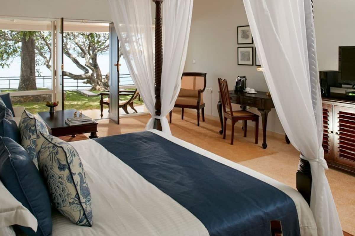 Premier Room, 1 Bedroom, Lake View | Minibar, in-room safe, individually decorated, individually furnished
