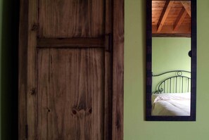 1 Schlafzimmer, hochwertige Bettwaren, Daunenbettdecken
