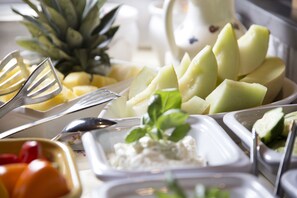 Free daily buffet breakfast